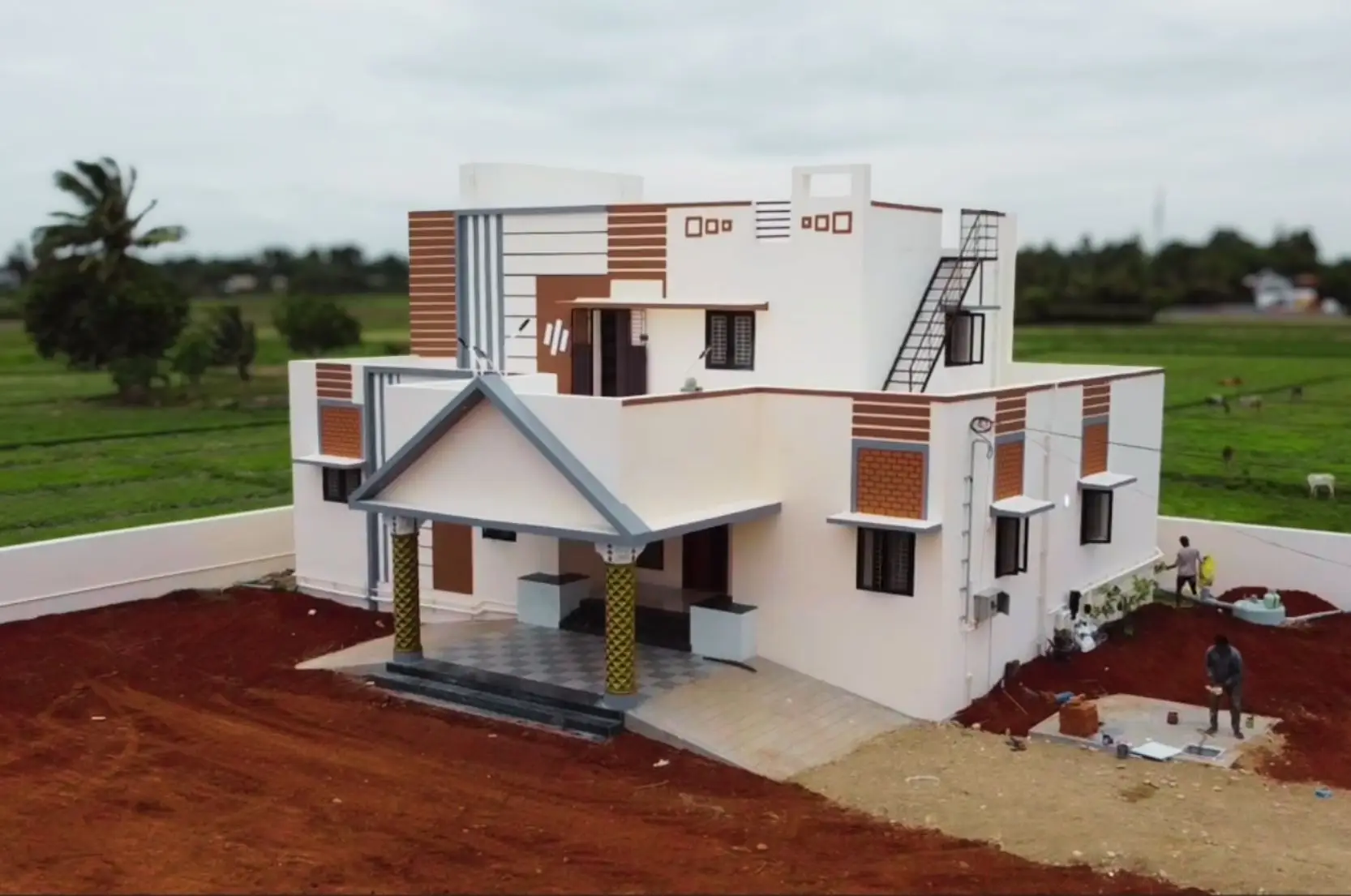 Dreaming of a trendy & luxurious home in Trichy?   Your search ends here! Recognized as the Best Builders in Trichy – delivering modern, Vaastu-compliant homes with premium finishing & on-time handover. 100+ Happy Families | 10+ Years of Trust
